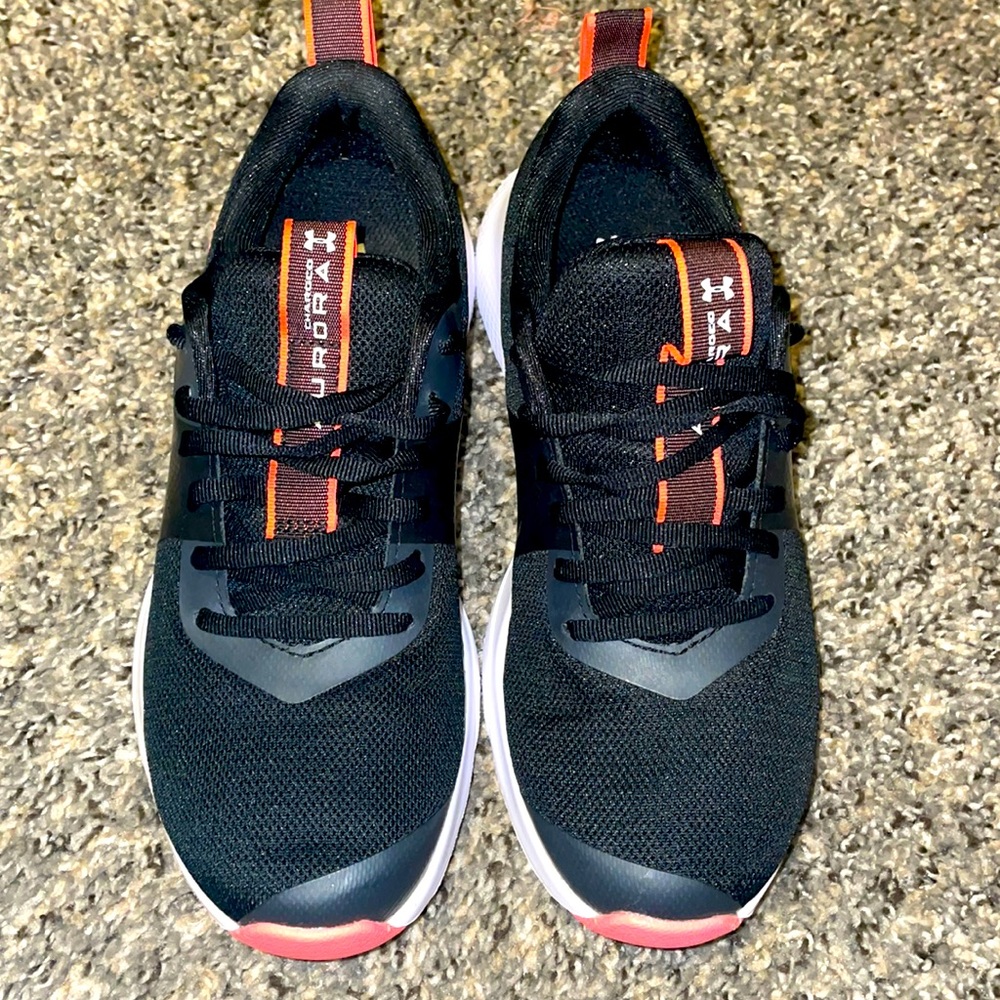 EVERYTHING MUST GO!!🎉🎉🎉🎉 Womens under armour tennis shoes